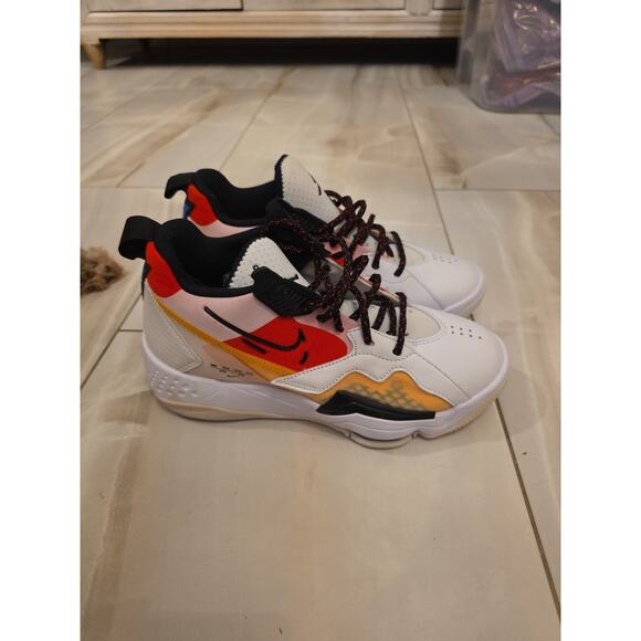 Nike Jordan Zoom ‘92 Women's Size 9 White Black Siren Red Yellow CK9184-102 - Picture 3 of 16